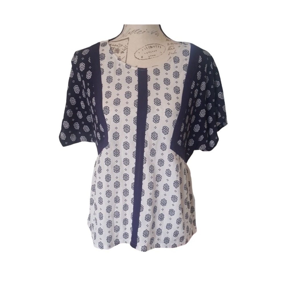 VINCE CAMUTO blue and white xs top so cute!